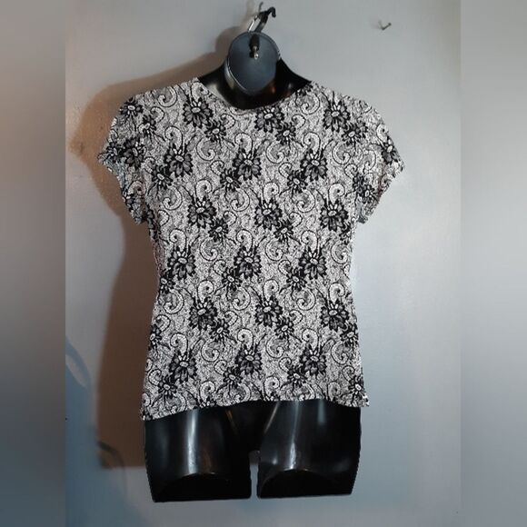 Elementz b&w floral lace blouse - Picture 6 of 6